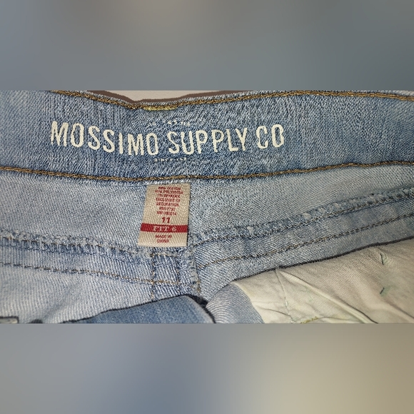 Mossimo Supply Co Light Wash Super Short Jean Shorts NWOT - Picture 2 of 4